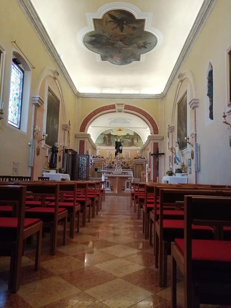 Interno chiesa sussidiaria navata
